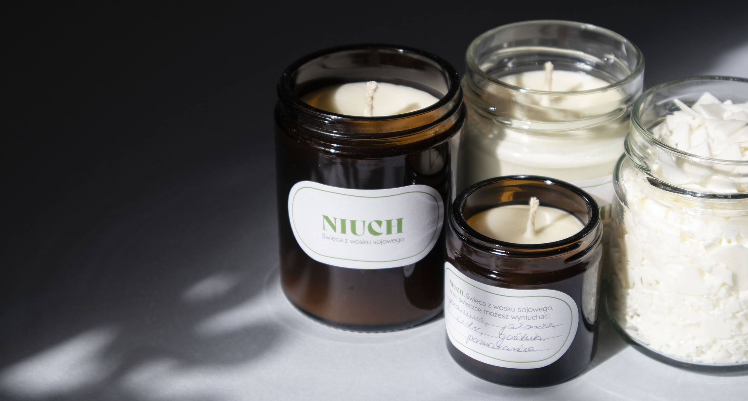 Photo of candles with NIUCH branding and a label to write down the composition